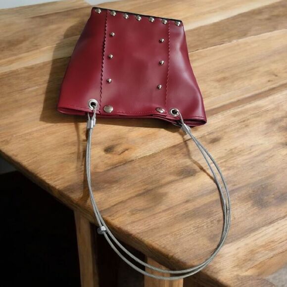 HARDWEAR BY RENEE RUNWAY RED SMALL TOTE - Picture 7 of 10